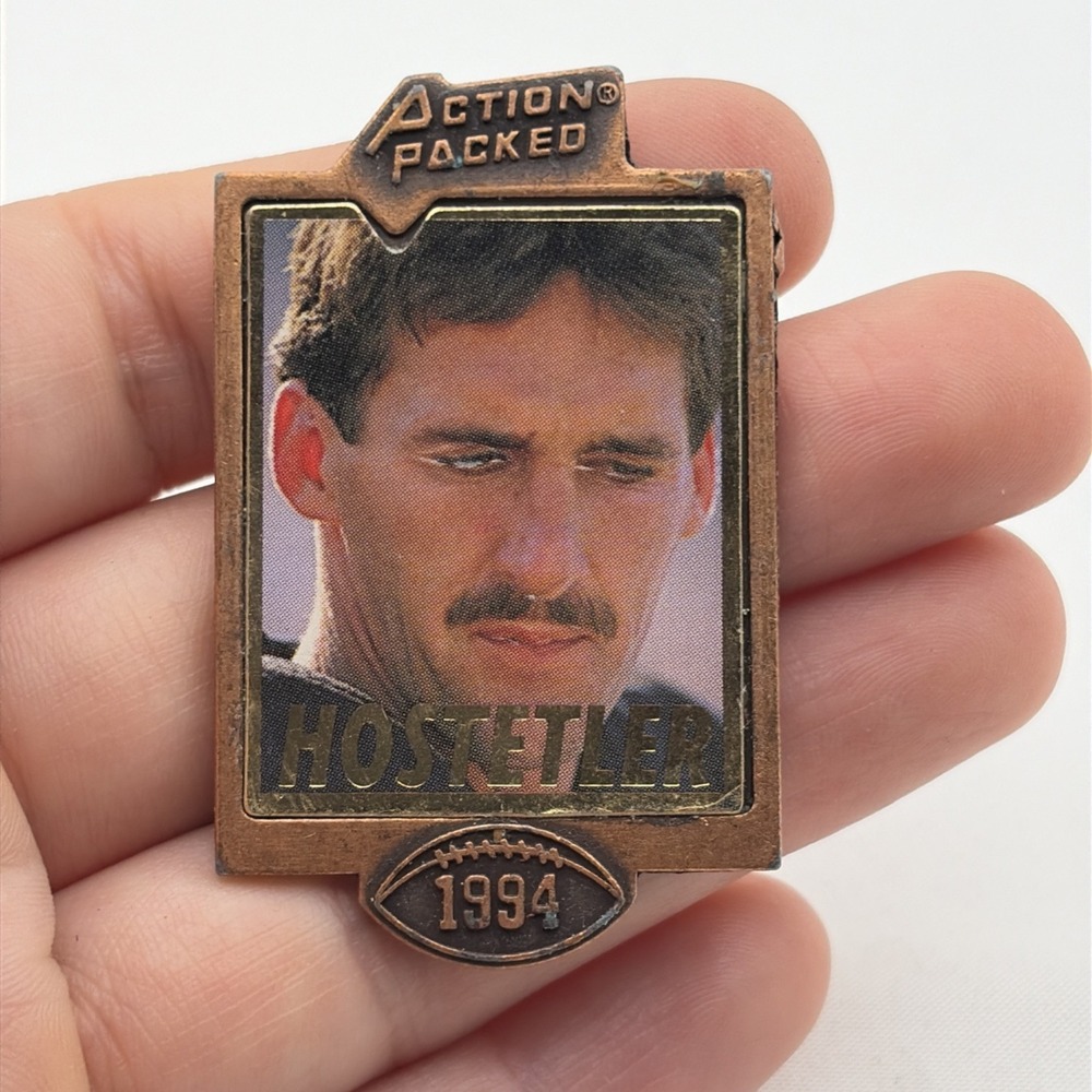 Action Packed Jeff Hostetler Los Angeles Raiders NFL Football Lapel Hat Pin 1994